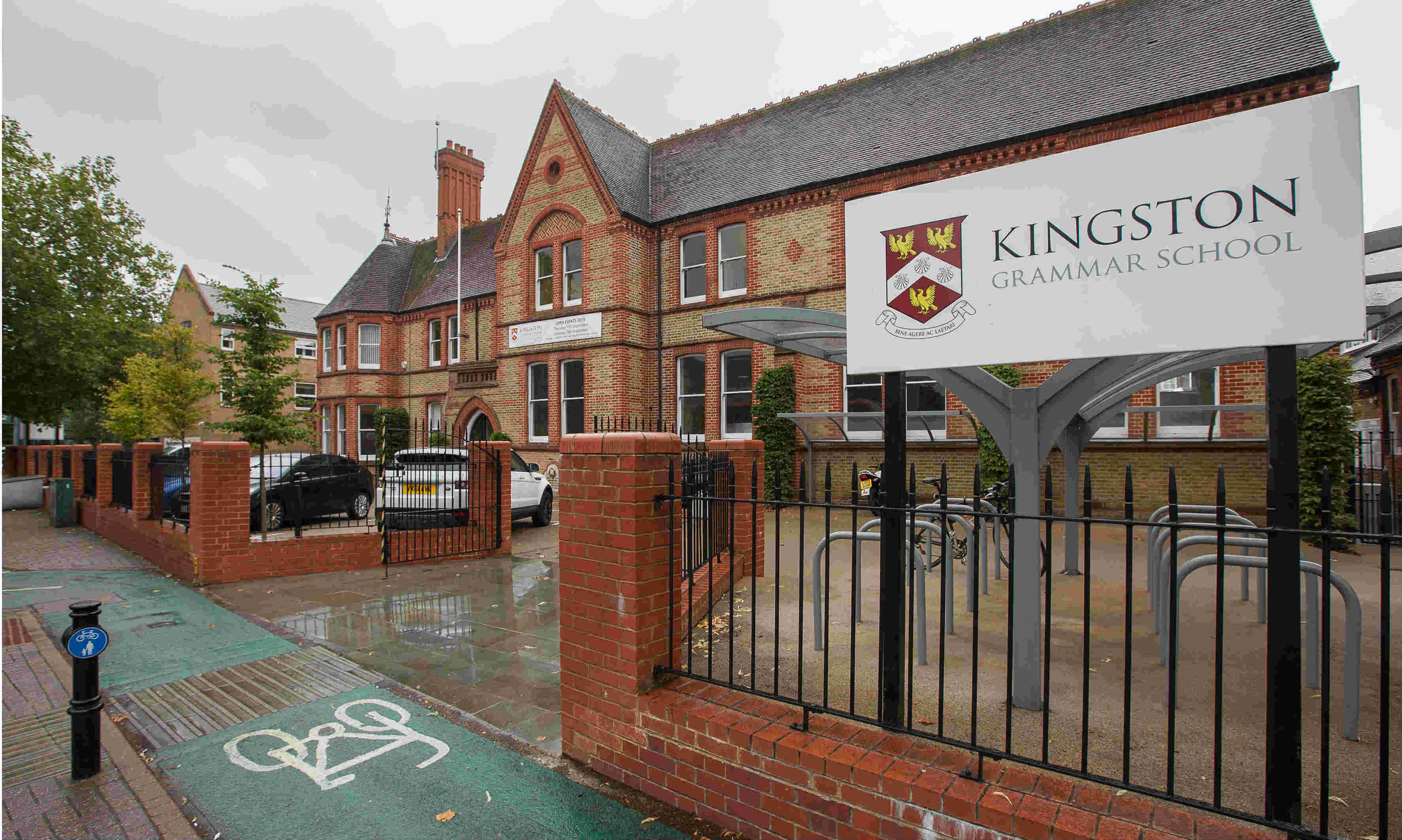Secondary grammar. Beverley Grammar School, Беверли. Comprehensive Schools в Великобритании. Школа Пансион Лондон Кингстон. Grammar School great Britain.